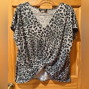OMT Fashions, women’s size 2X featuring an animal print with subtle sparkles